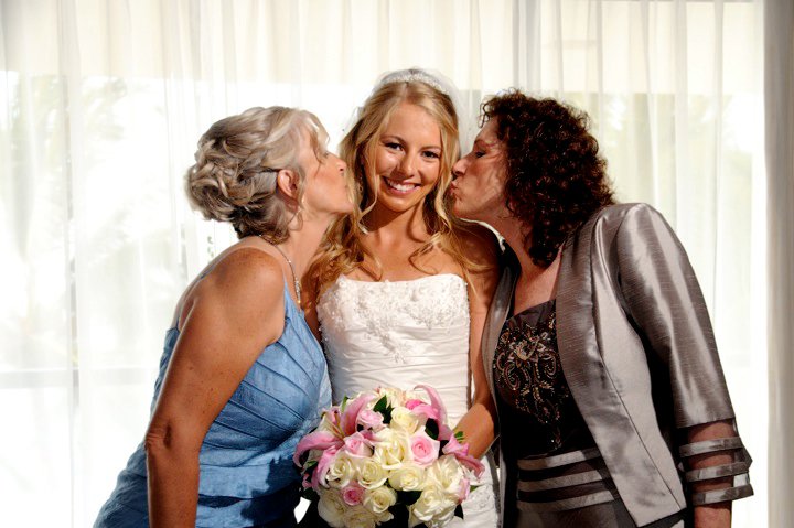 moms at wedding