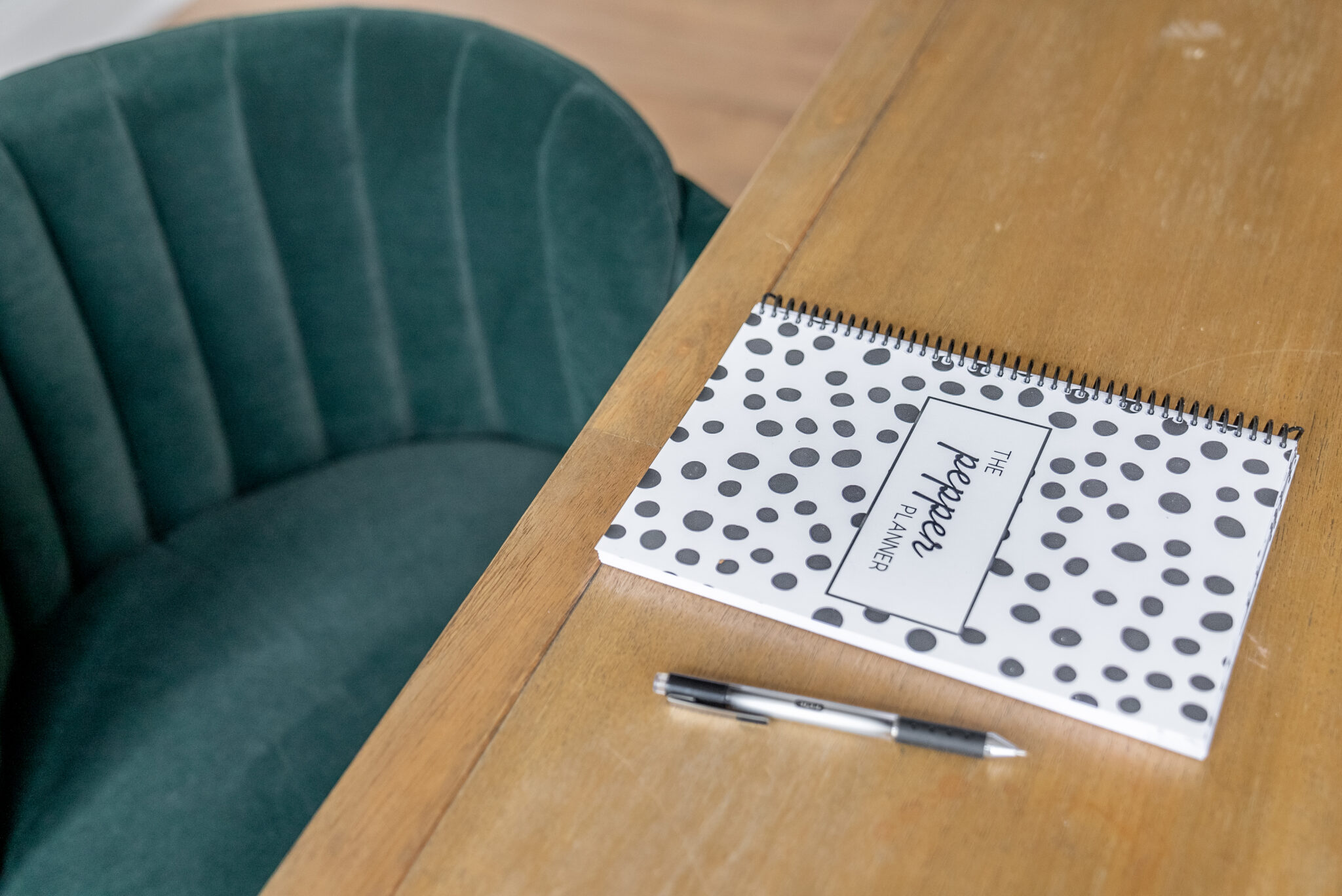 All in one daily planner, meal planner, goal tracker, gratitude journal, and fitness journal is your key to optimize your daily routine.